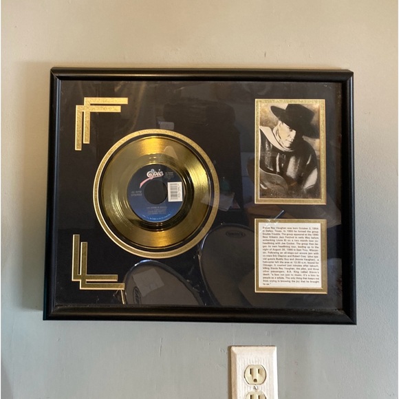 Stevie Ray Vaughan ‘The House is Rockin’ Gold Framed 45 Record Display 🎸 - Picture 3 of 12